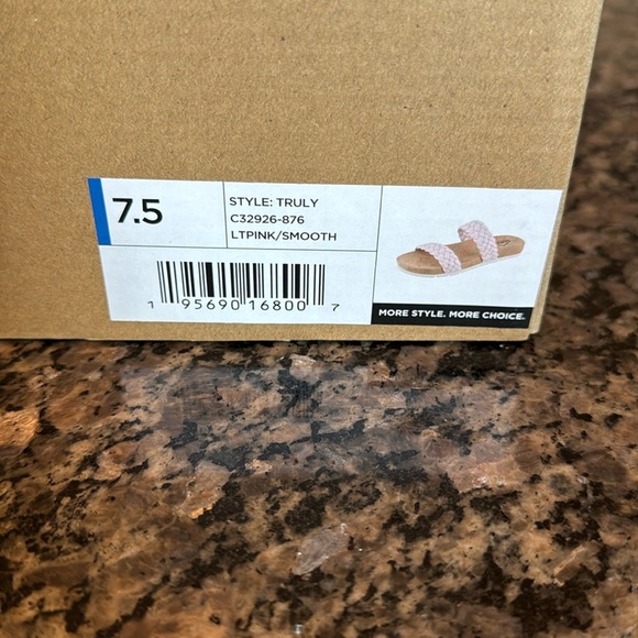 Cliffs by White Mountain pink double slide strap sandals NIB 7.5 - Picture 4 of 7